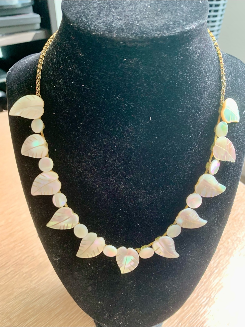Beautiful Vintage Mother Of Pearl Necklace